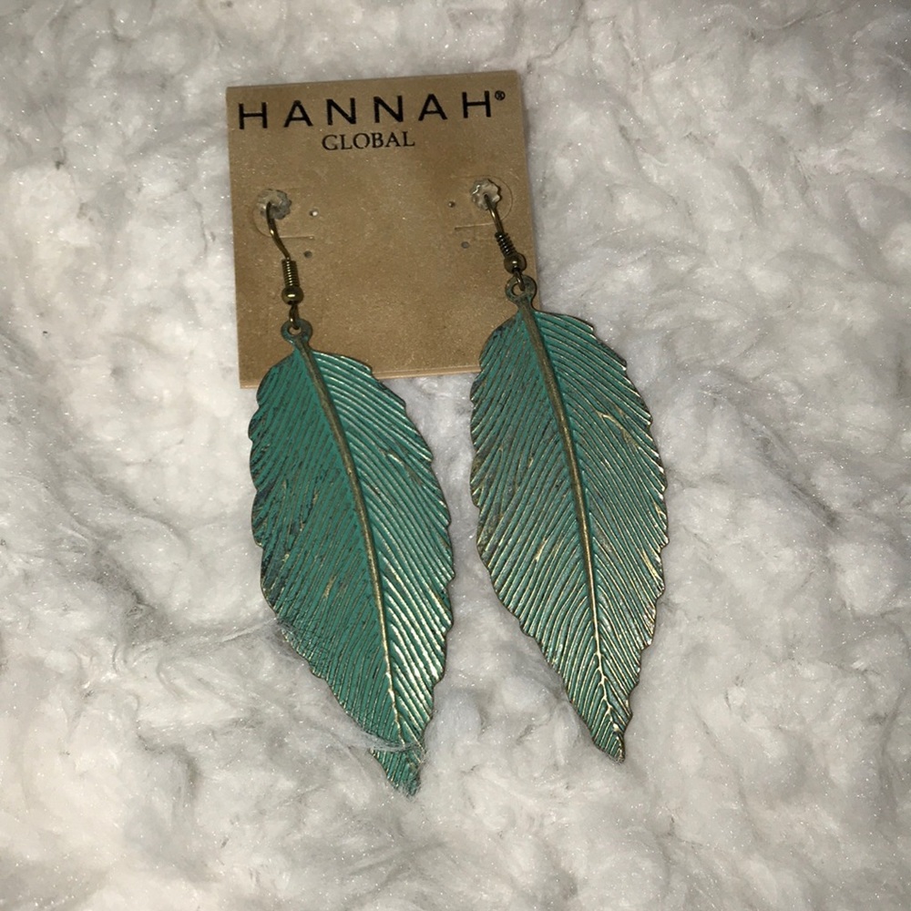 Feather dangle earrings